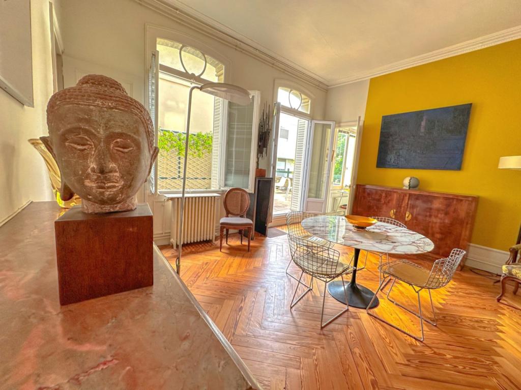 À vendre appartement  avec terrasse plus appartement  annexe