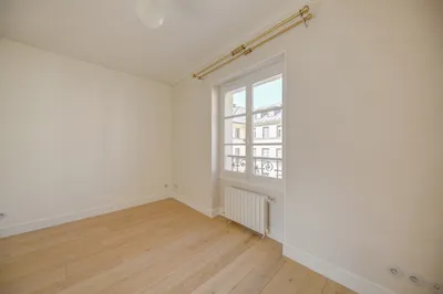 A louer appartement d'exception dans un hôtel particulier en centre-ville de Saint Germain en Laye, 4 chambres, parking, bus lycée international.