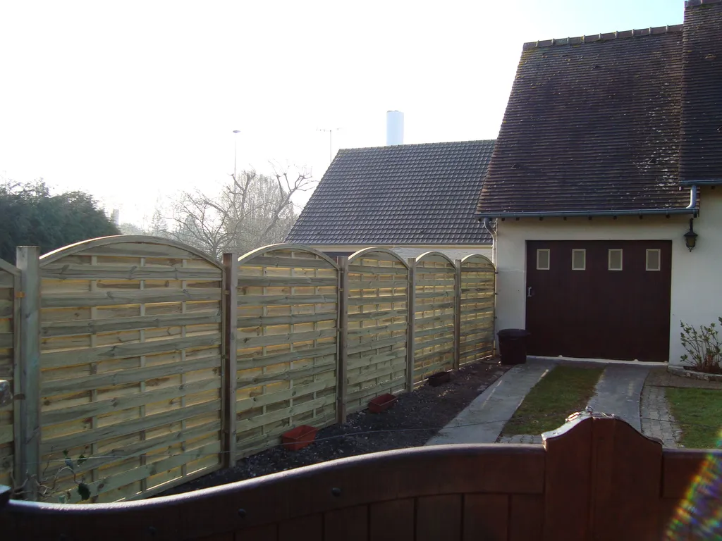 Installation de Clôtures occultantes en bois, Panneaux brise-vue et Claustras naturels à Cabourg dans le calvados 14 et ses Alentours