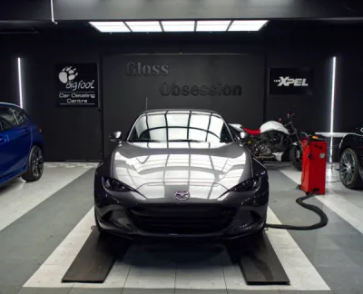 Pose de film PPF XPEL sur Mazda MX-5 réalisée dans la région de Lorient