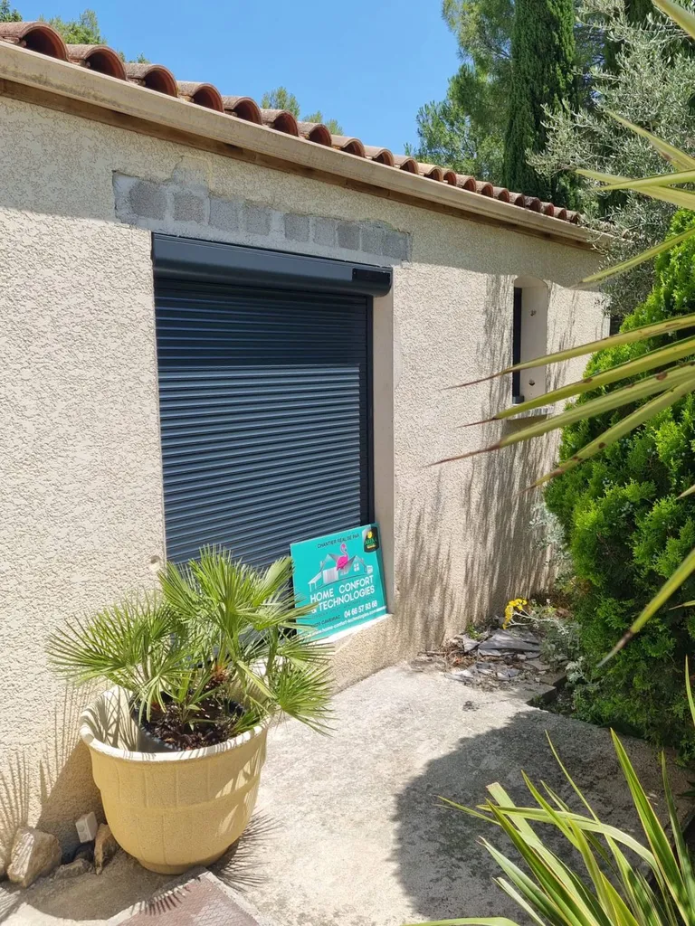 Installation d'un volet roulant sur mesure près de Nîmes sur la commune de Bouillargues