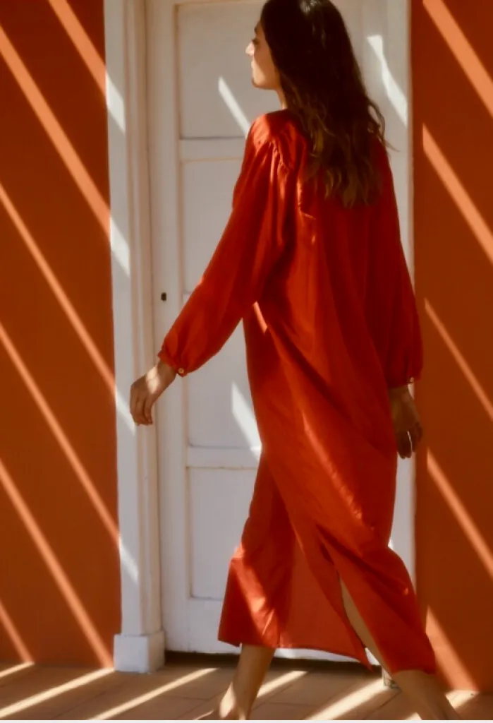 Laura Urbinati, des imprimés et des couleurs intemporels, des tissus fins.