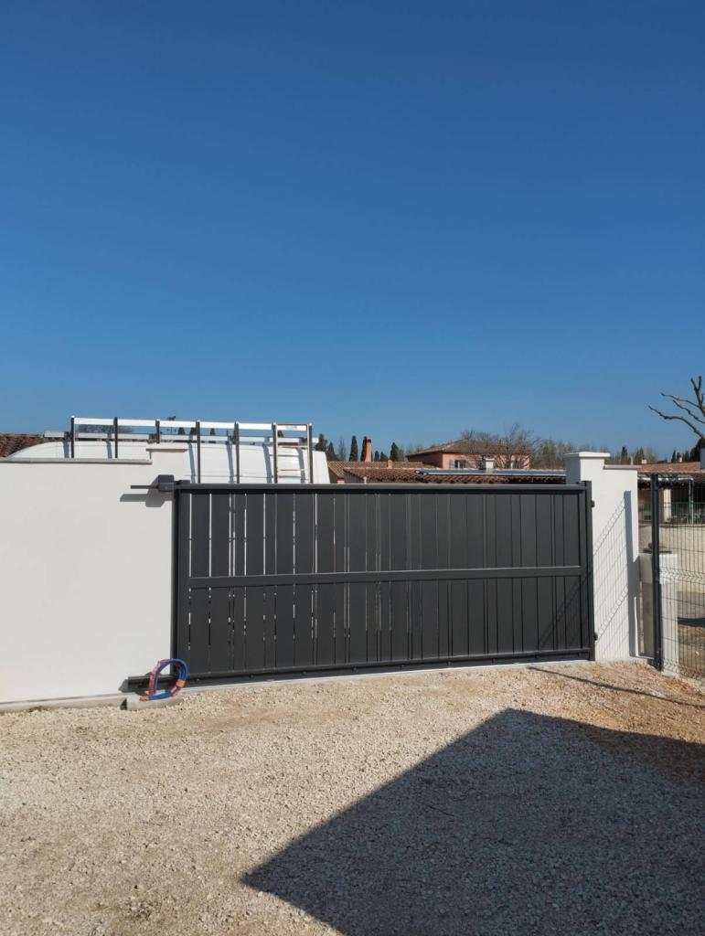 Pose de portail sur-mesure dans les Bouches-du-Rhône