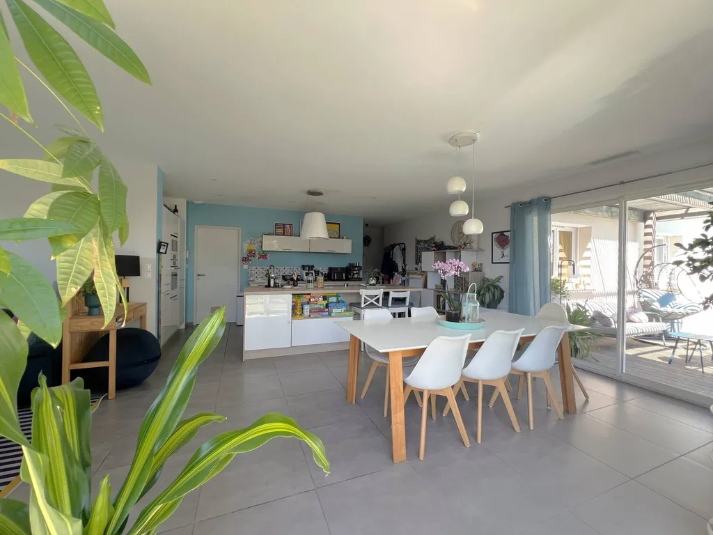 acheter une grande Maison plain pied avec 3 chambres et piscine Martillac proche La Brède