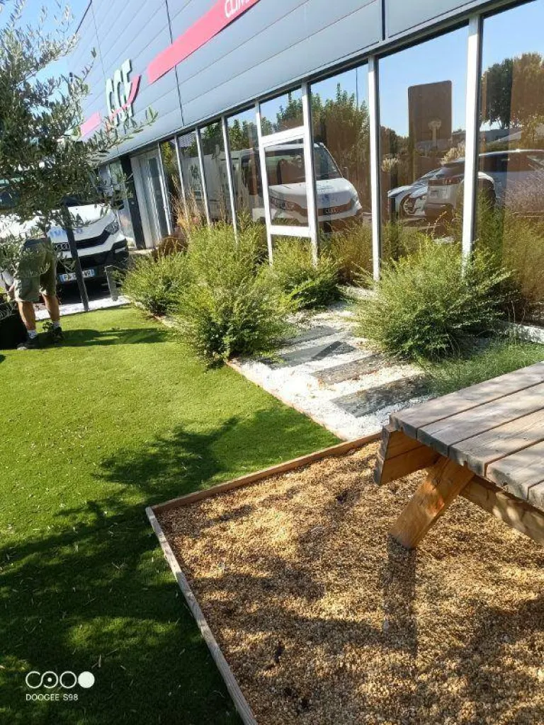 Espaces verts à Avignon, avant la réalisation de travaux d'entretien