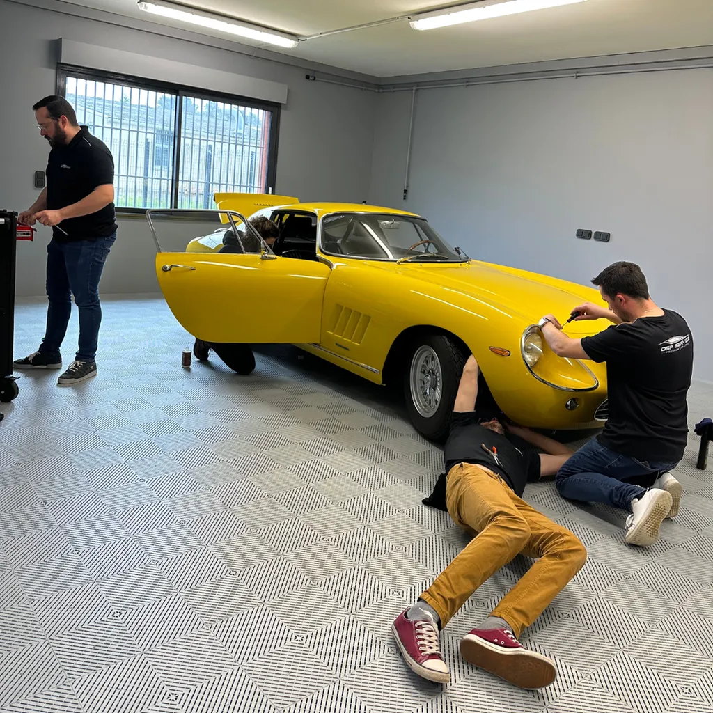 Pose de film de protection PPF sur une Ferrari 275 GTB près du Mans (72)