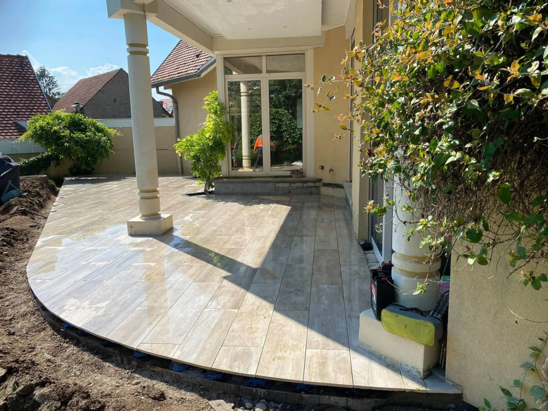 Terrasse dalle sur plot situé à Oberschaeffolsheim