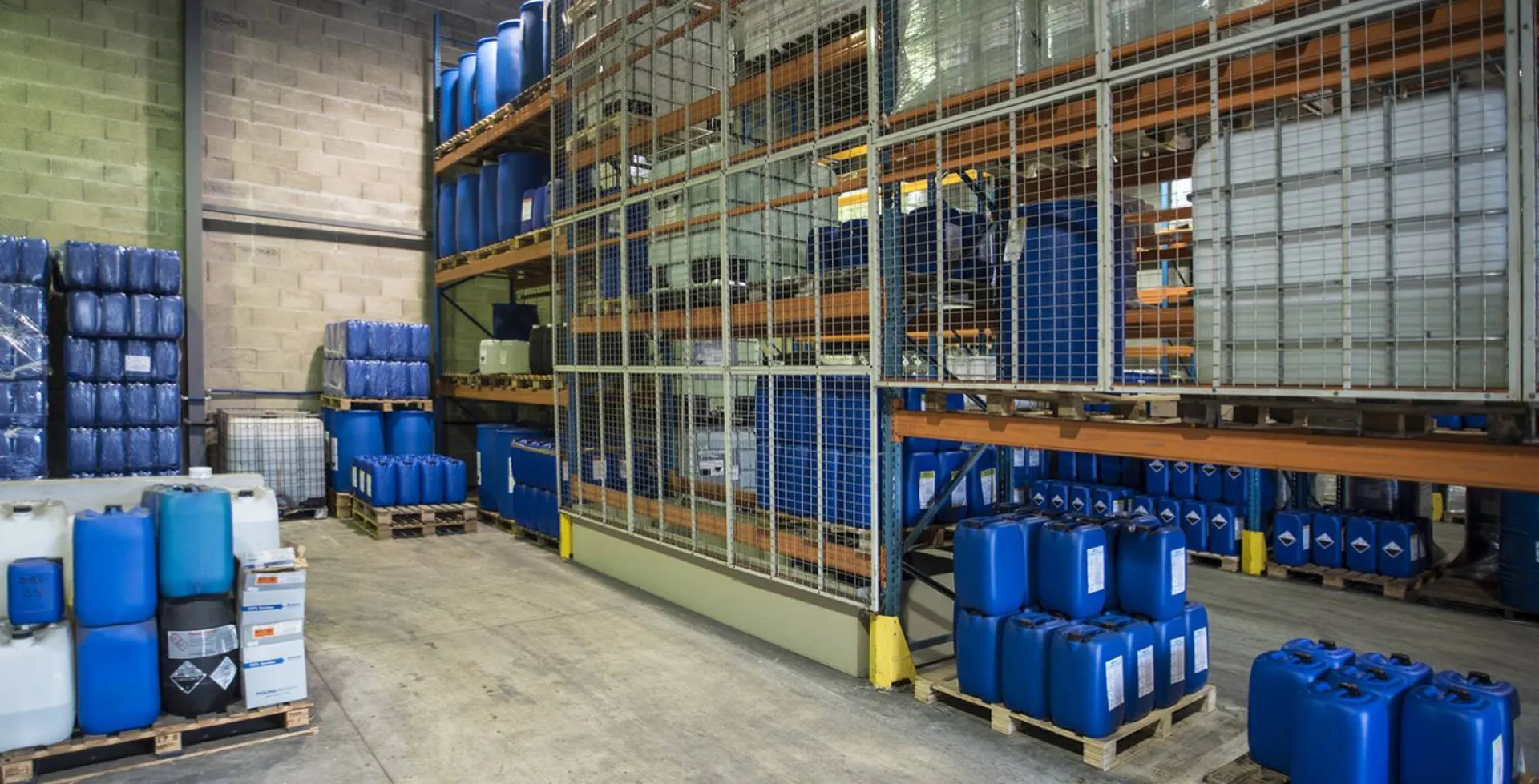 Retrouvez chez le Groupe DBP les produits de traitements pour les aciers