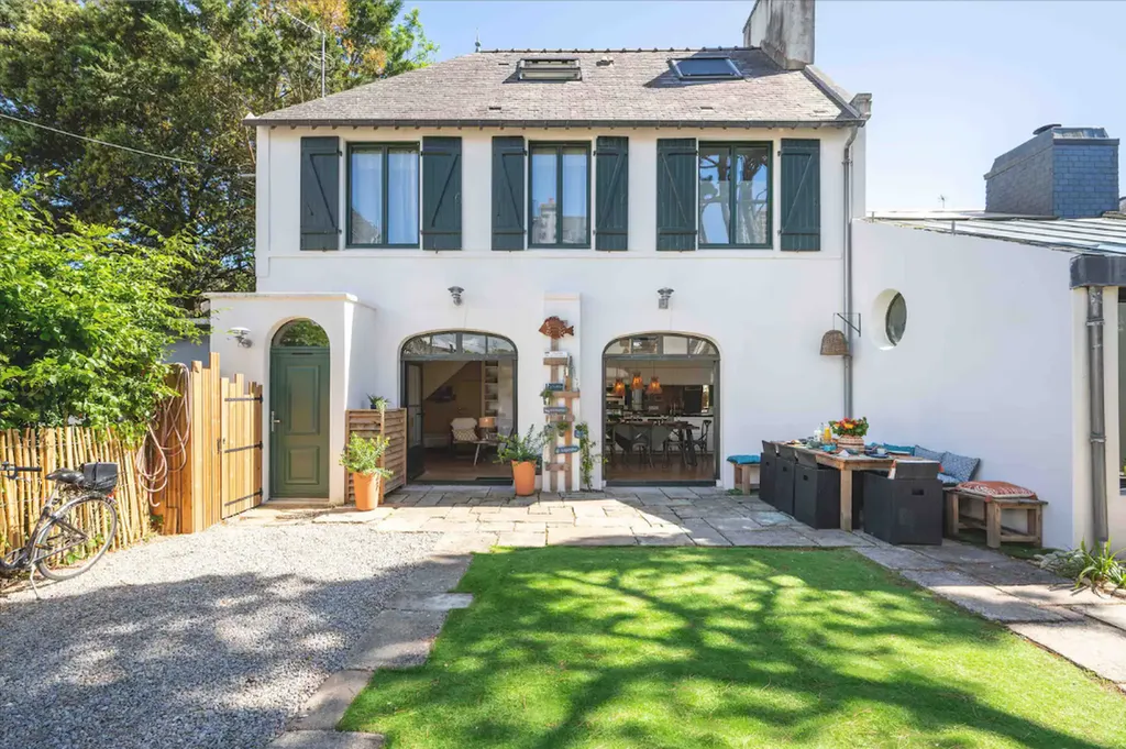 2465 - Maison d'artiste proche des commerces et de la plage