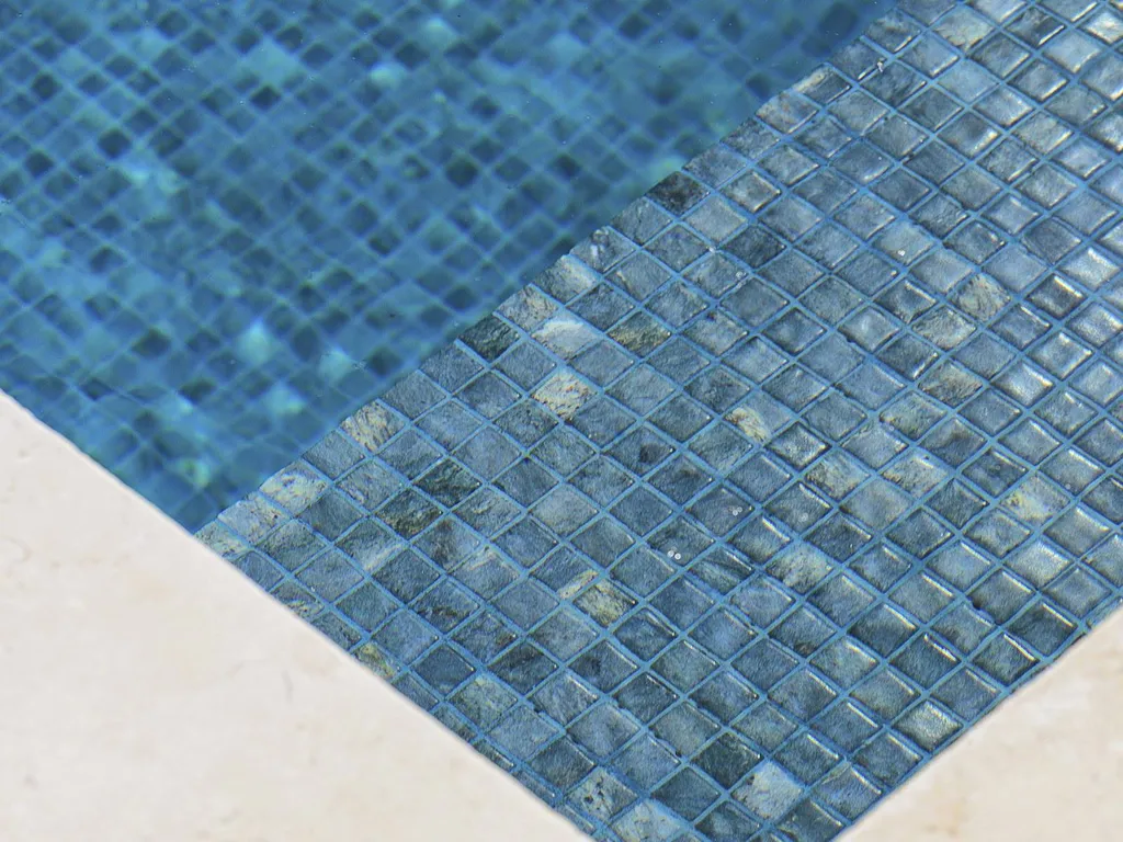 UNE PISCINE GRIS BLEU - MOSAÏQUE DOLERITE