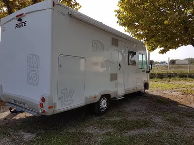VENDU CAMPING CAR INTEGRAL PILOTE G710 INTEGRAL AVEC ATTELAGE