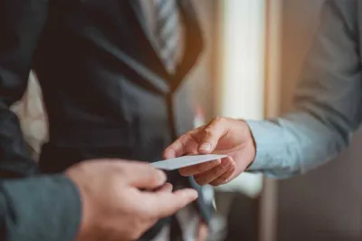 AR Groupement vous propose de renforcer le bouche à oreille grâce aux cartes de visite.