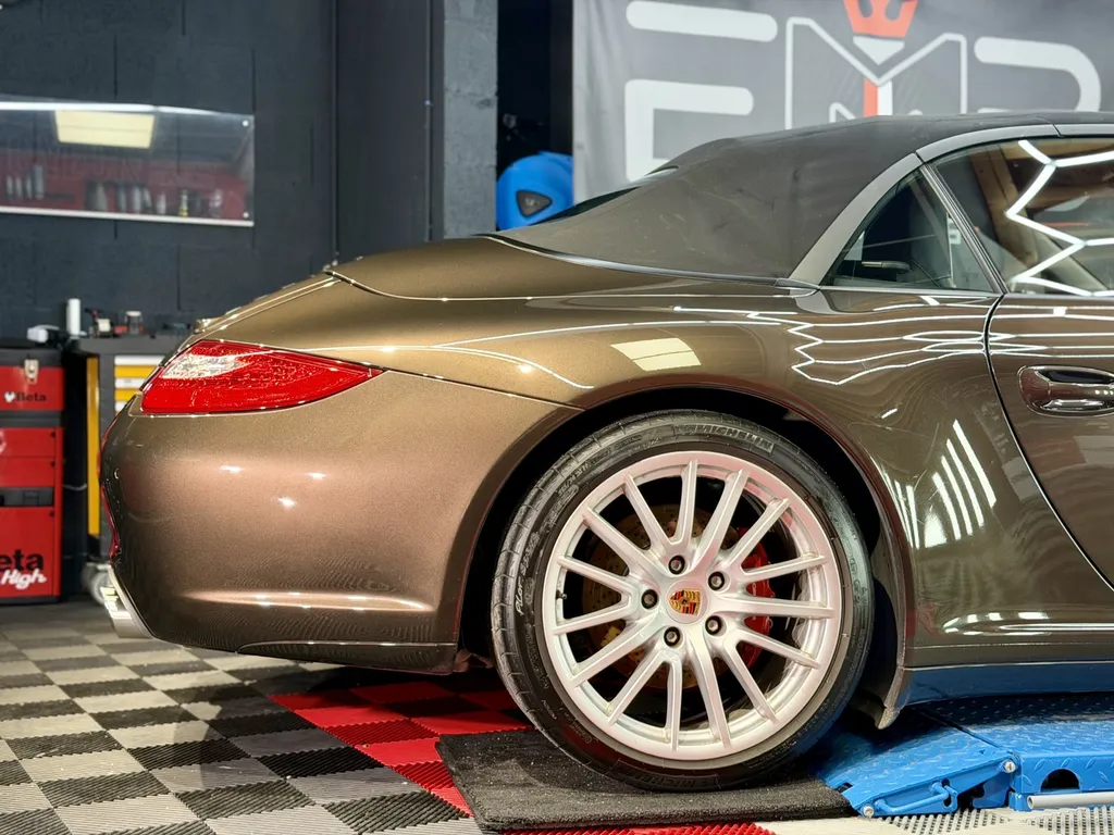 Traitement céramique Porsche 997 Cabriolet à Vaugneray – Detailing haut de gamme pour passionnés Porsche près de Lyon