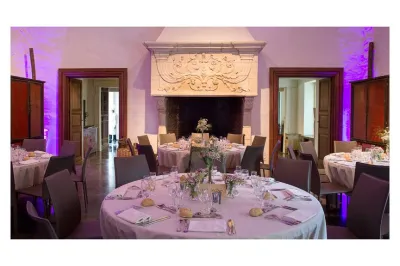 Une agence de wedding planner pour une organisation de mariage et cérémonie en plein air dans un manoir dans l'Essonne