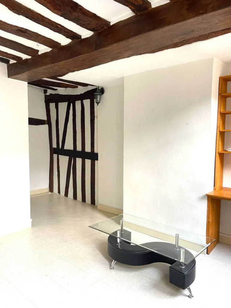 Situé au 05 rue Saint Amand à Rouen