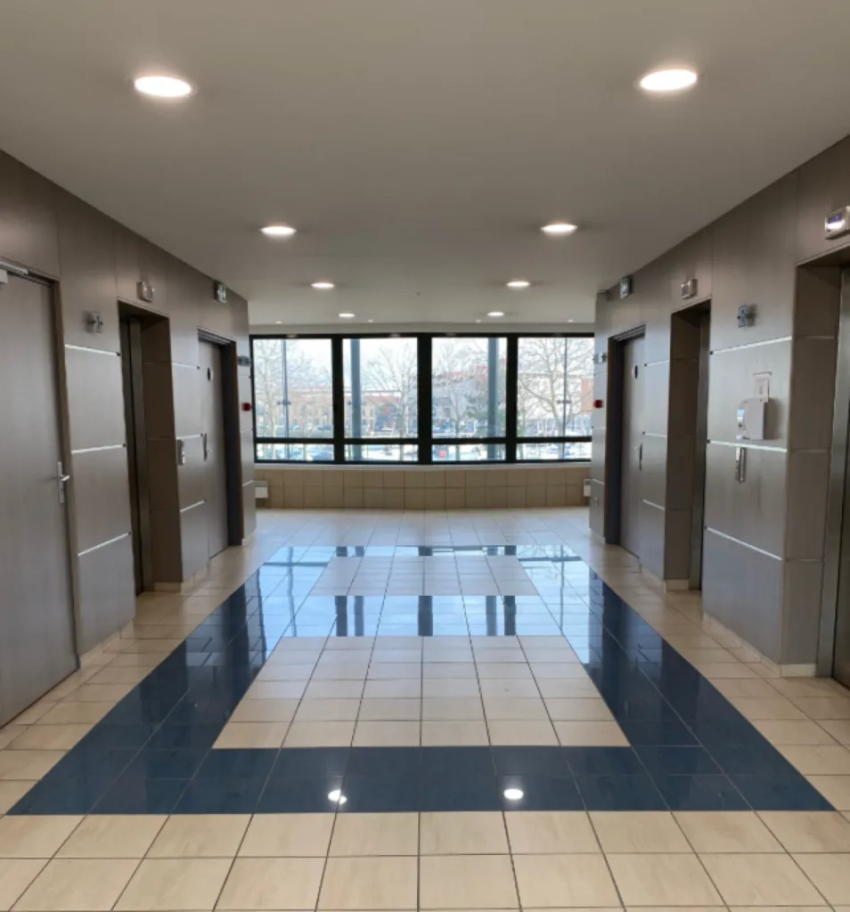 LE HAVRE - A LOUER Bureaux et Locaux Commerciaux de 2 500 m2 divisibles à partir de 412 m2