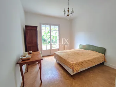 Maison familiale de 130 m2 sur 937 m2 de terrain comprenant 5 chambres, un grand double séjour et un sous-sol