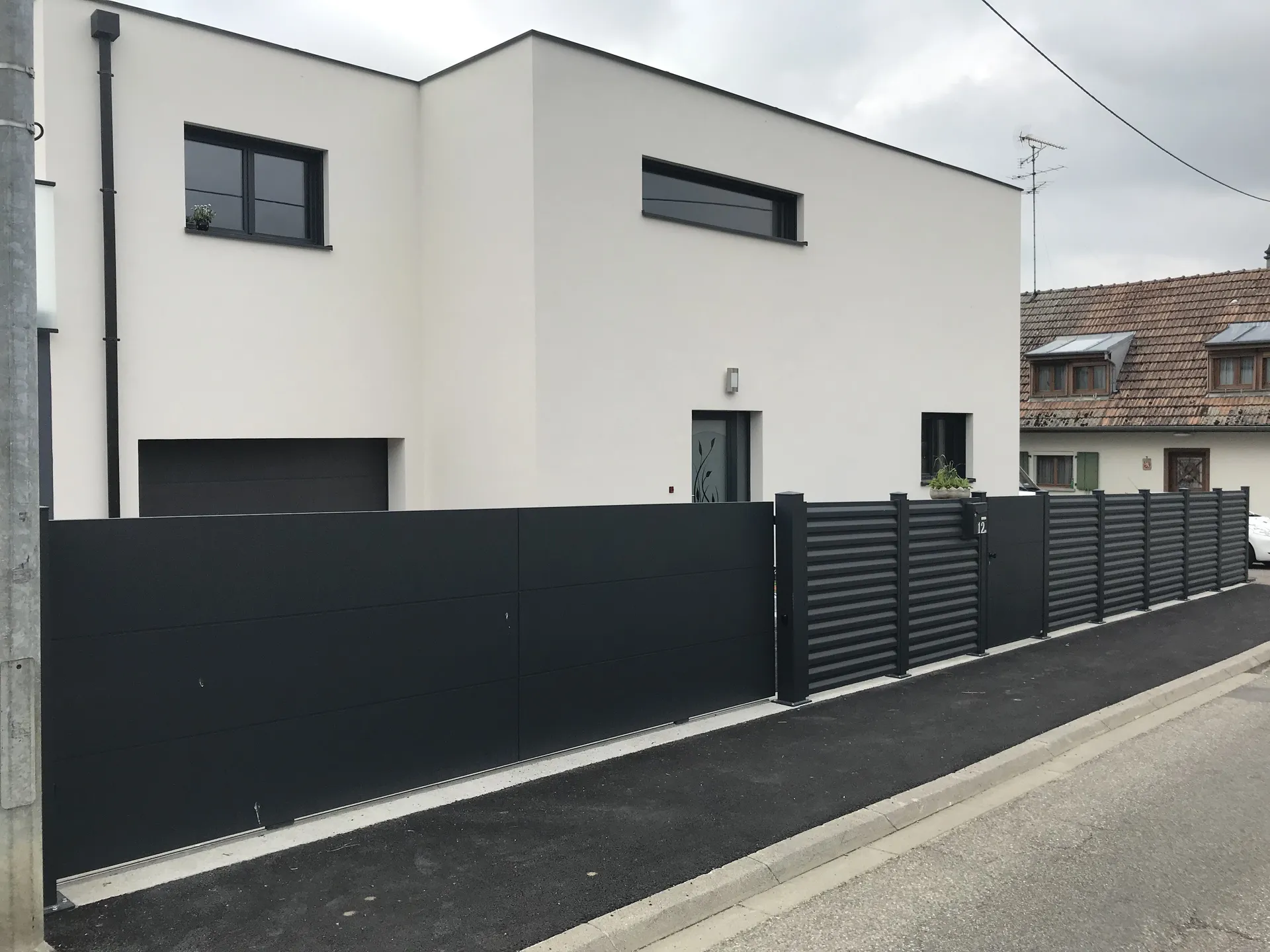 Clôture aluminium gamme Select moderne élégante robuste offrant sécurité intimité durabilité design soigné entretien facile extérieur contemporain