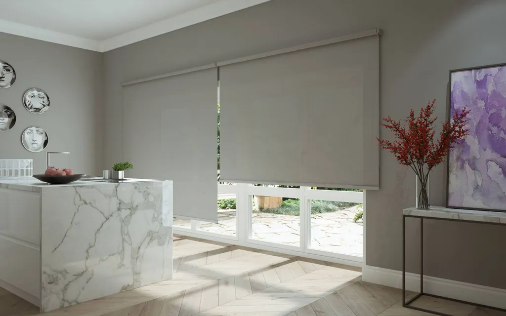 Installation de store enrouleur pour baie minimaliste de grande dimension