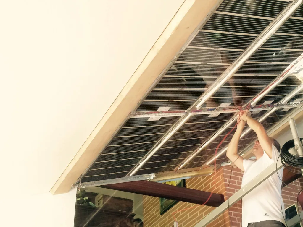 Le chauffage qui rayonne du plafond tape t-il sur la tête à Muret ?