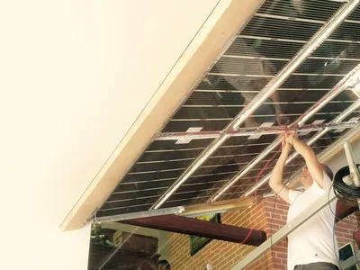 Le chauffage qui rayonne du plafond tape t-il sur la tête à Muret ?