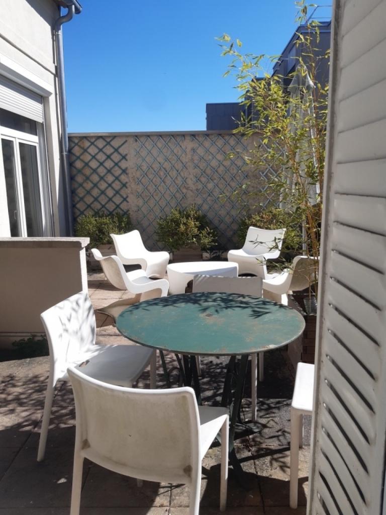 À vendre appartement  avec terrasse plus appartement  annexe