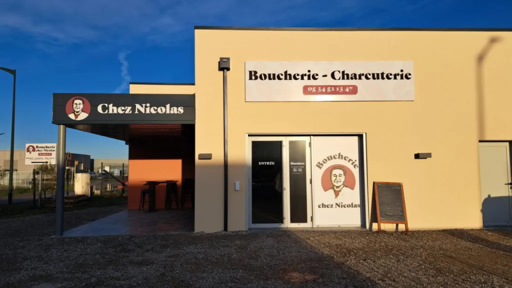 signalétique lettres sur mur extérieur à Auterive