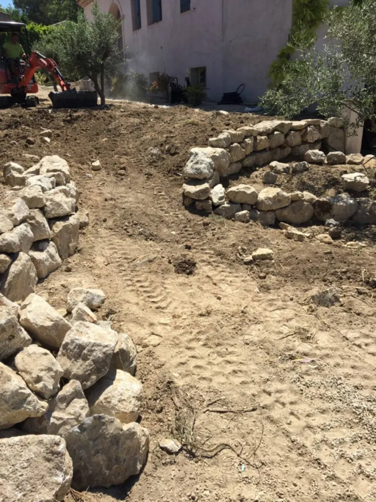 Réalisation muret en pierres sèches à Eguilles 13510