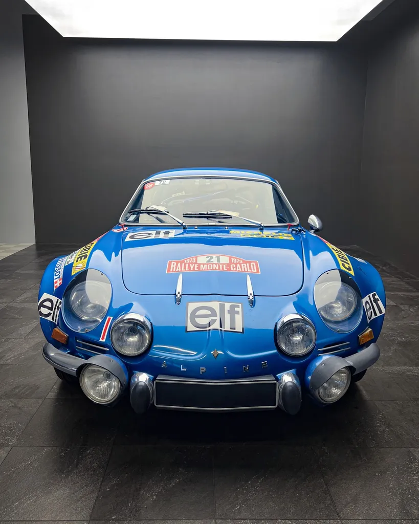 Redonnez vie à votre Alpine berlinette avec l’expertise en sellerie automobile et detailing automobile de DSP Service au Le Mans