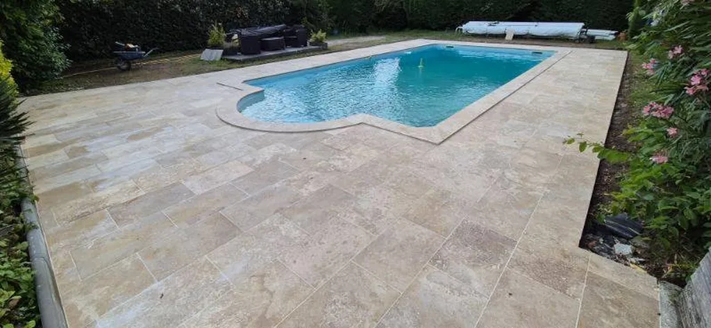 Où acheter du travertin pour sa piscine à Bordeaux