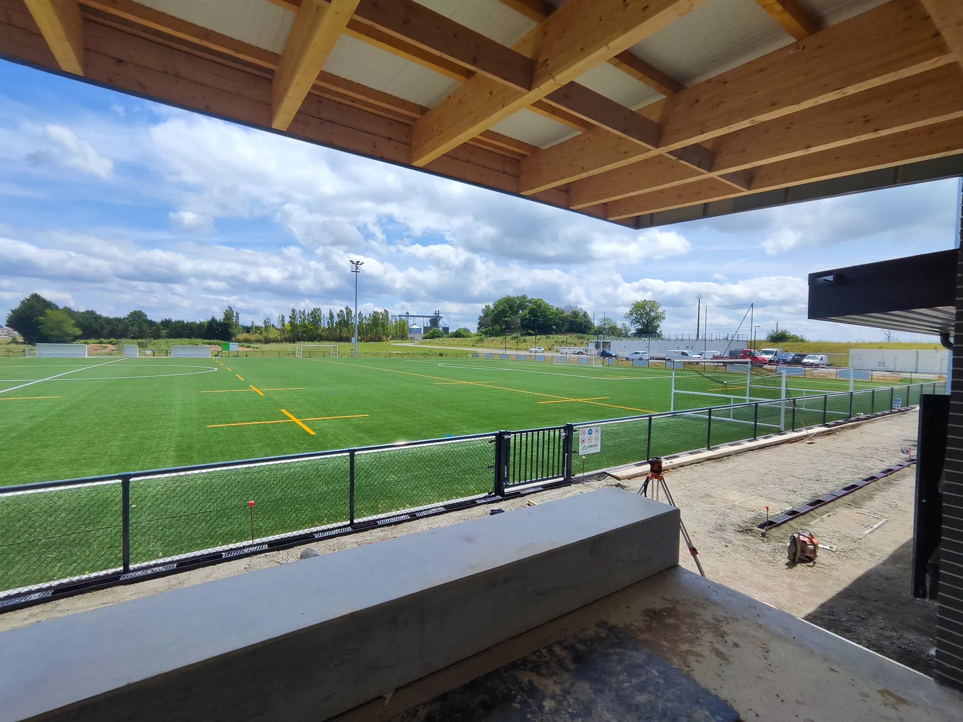 Terrains de sport mixte football et rugby en pelouse synthétique