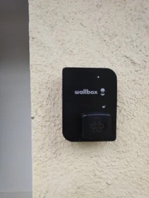 Pose d'une borne de rechage chez soi à partir de 1 900€ avec Provence Energie Solaire Services