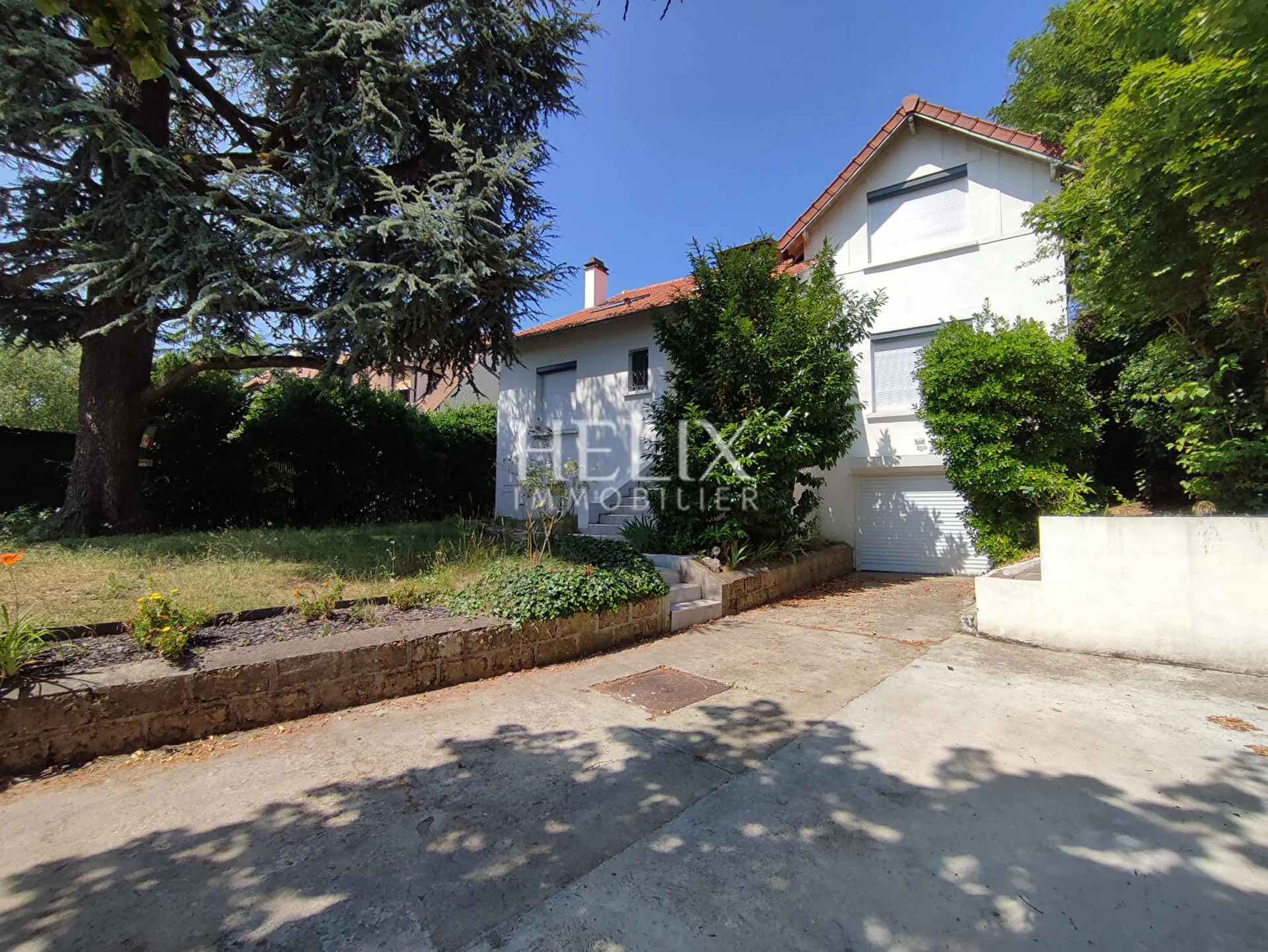 Façade d'une maison à coté de Maisons Laffitte helix immobilier