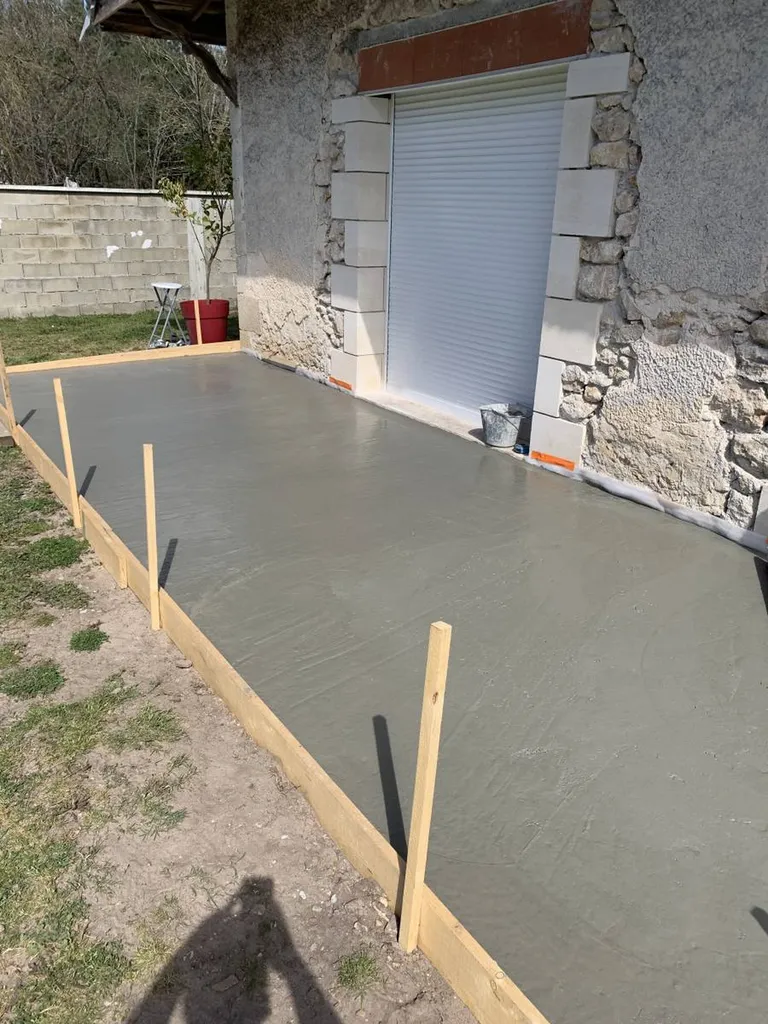 TRAVAUX DE TERRASSEMENT AVEC CREATION D UNE TERRASSE BETON SUR GRADIGNAN 