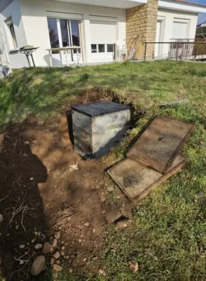 Remplacement de rehausse et pose tampon d'un tout-à-l'égout dans le jardin d'une maison à Divonne-les-Bains dans le Pays de Gex