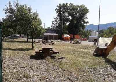 Enterprise de débroussaillage Avignon pour entretien de bords de routes dans les Bouches du Rhone