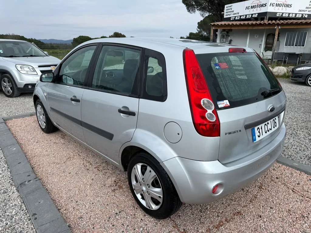 FORD FIESTA 1.4 TDCI 70CV 1er main 
5 PORTES 