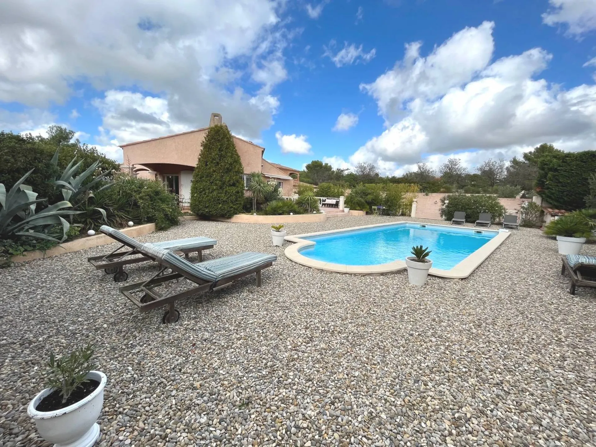 maison à vendre carnoux de plain pied avec piscine