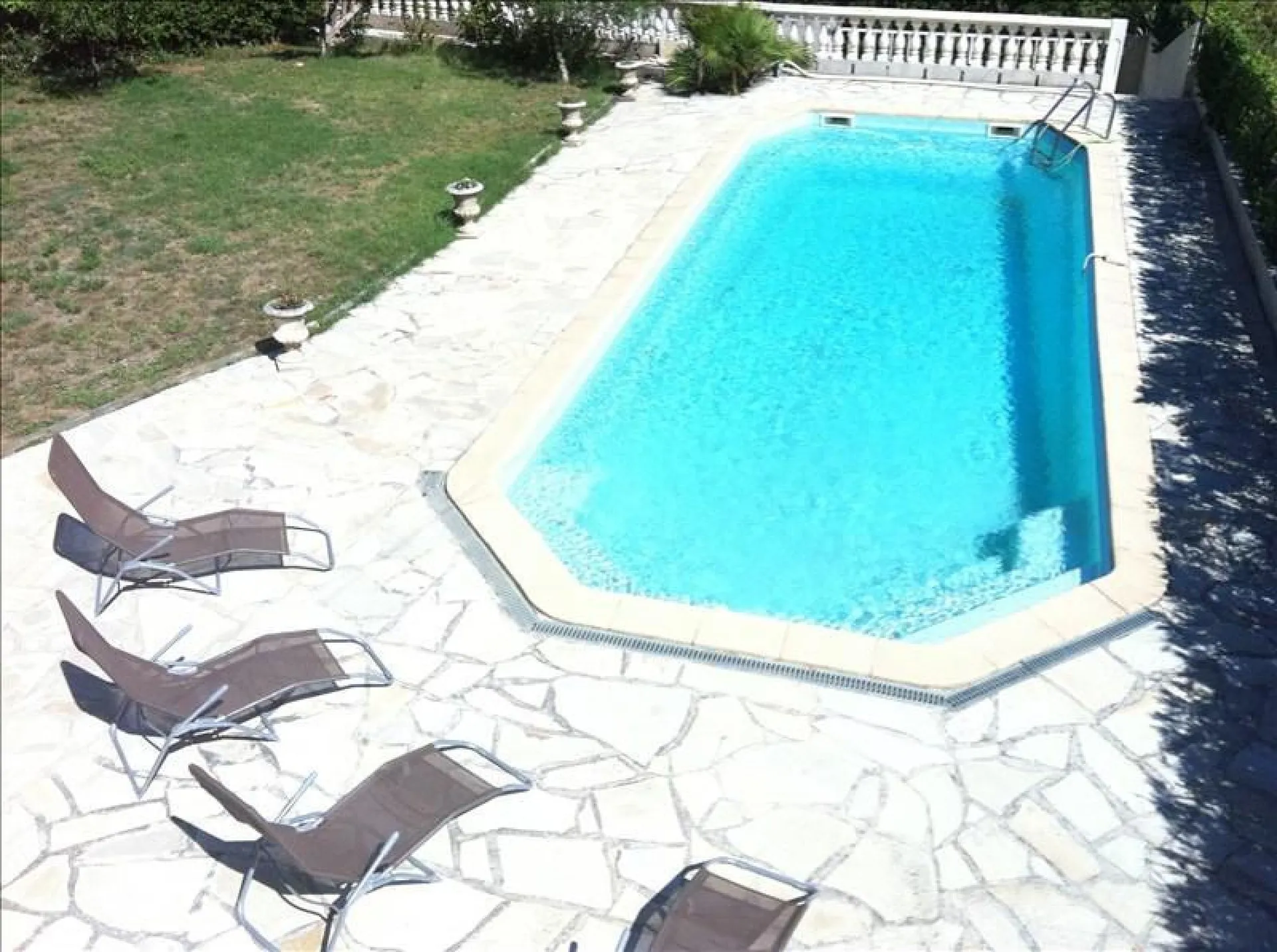 carnoux à vendre maison sur 2 niveaux avec piscine