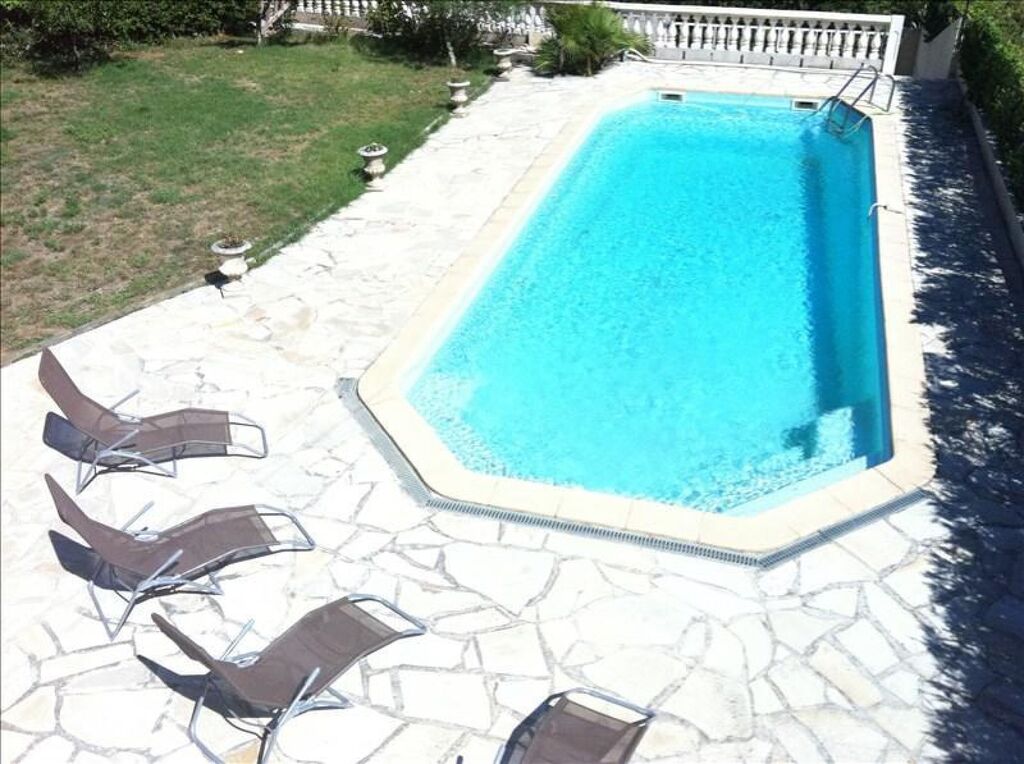 carnoux à vendre maison sur 2 niveaux avec piscine
