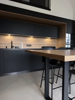 Cuisine italienne Armony haut de gamme avec façades X-Black Mat, systèmes d’ouverture premium et agencement ergonomique de précision professionnelle