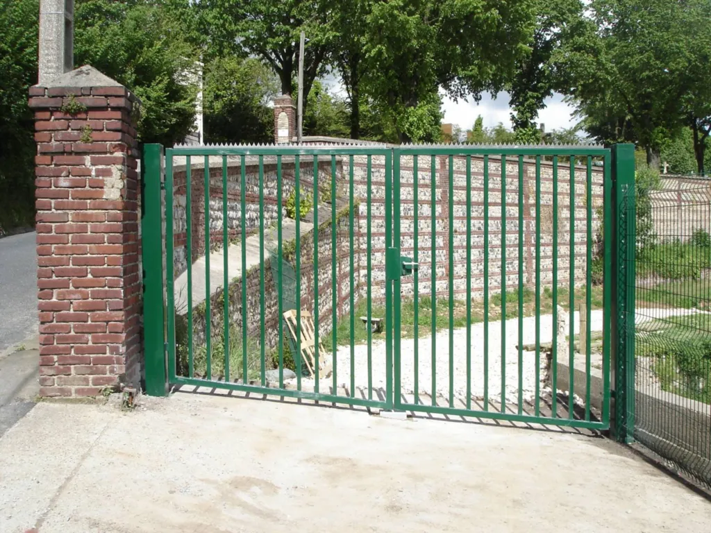 pose d'un portails d'accès à une parcelle communale au Havre 76