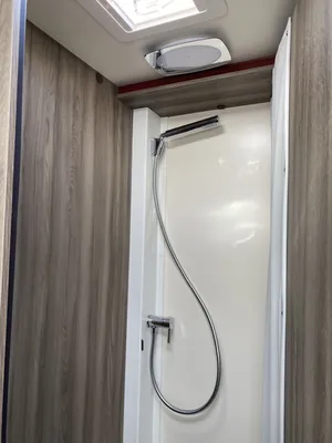 DOUCHE AVEC PAROI