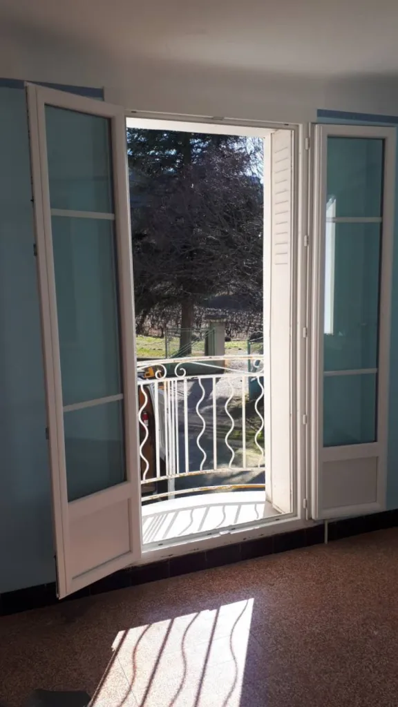 Pose de fenêtres et portes fenêtres en PVC rénovation Vaison la Romaine