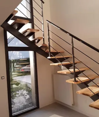 Fabricant artisan pour réalisation d’escalier double quart tournant en acier avec marches bois haut de gamme Ouest Lyonnais