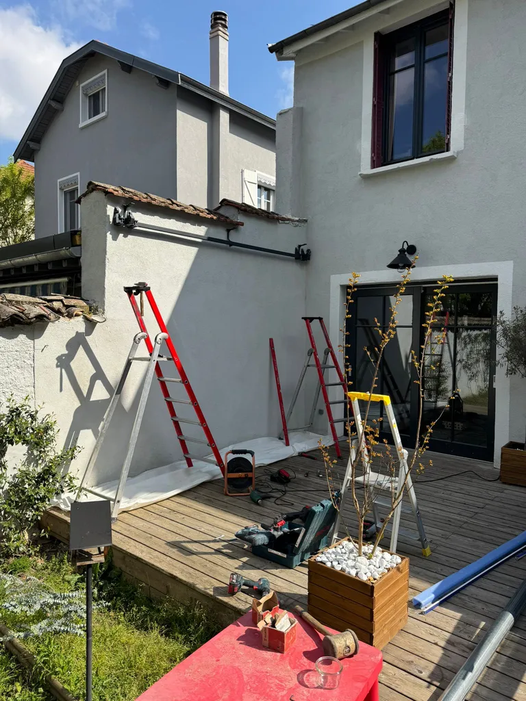 Remplacement en dépose totale d’une fenêtre bois par une fenêtre pvc Franciaflex avec volet roulant traditionnel France fermeture à Saint-Priest