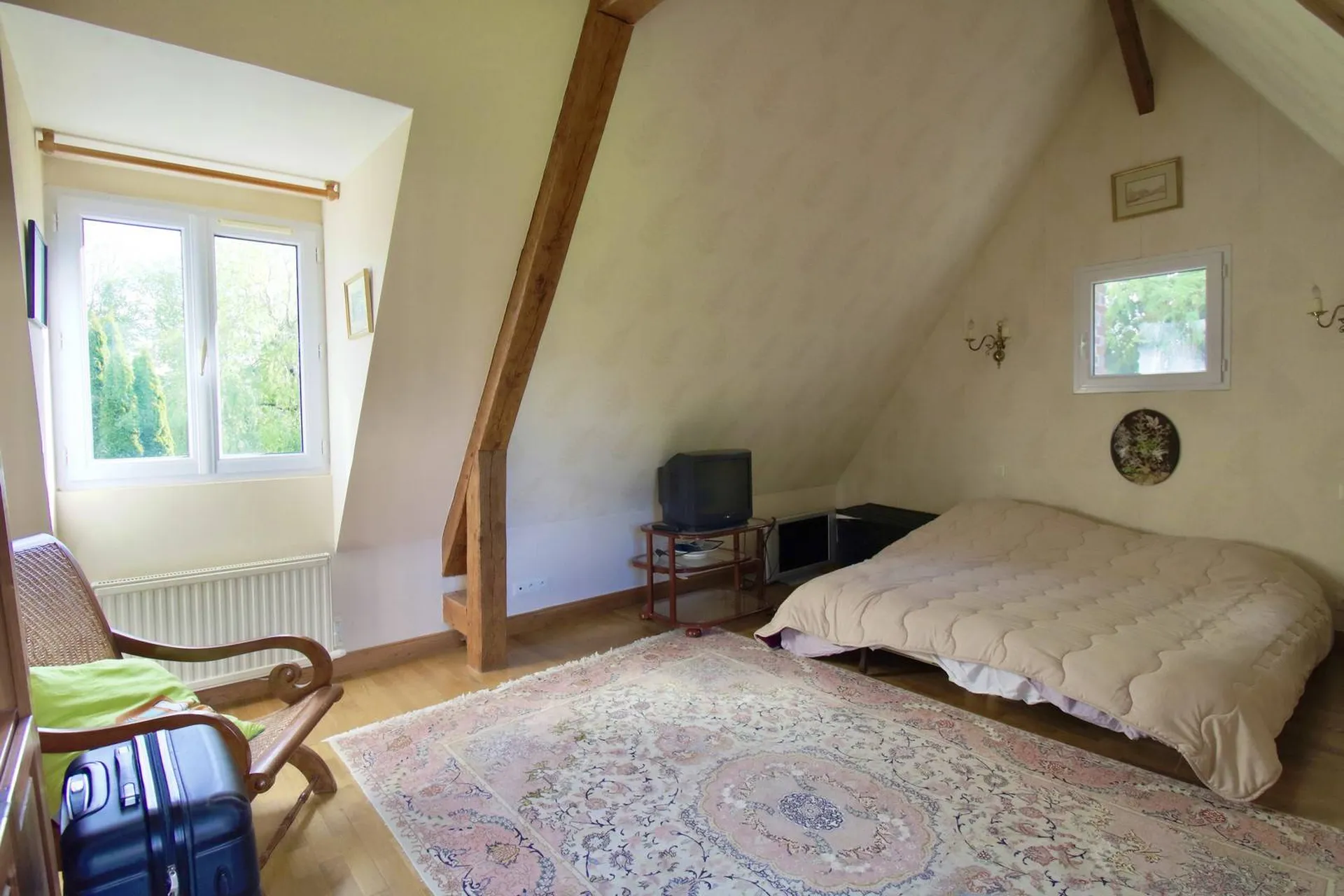 Propriété de 246 m² habitables sur son jardin de 3 680 m², fleuri et arboré, avec piscine, à 30 minutes de Rouen et de Dieppe, Seine Maritime, 76