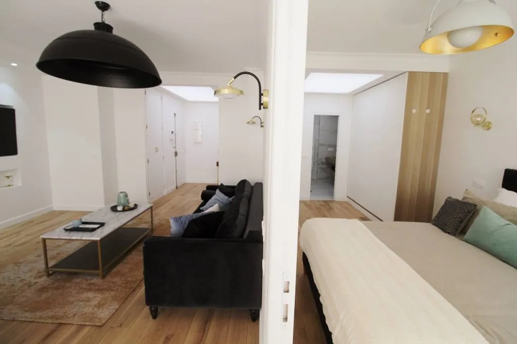 A vendre 2 pièces place de l'Etoile Paris 75008