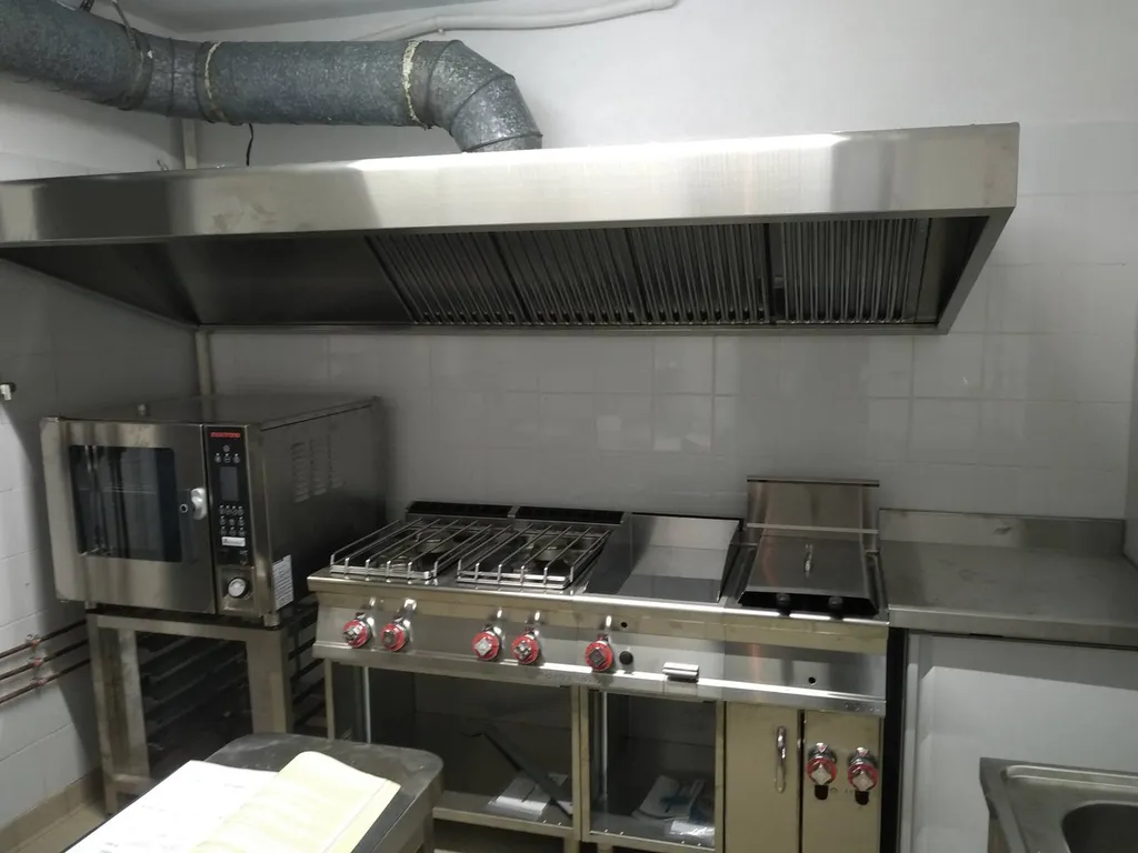 Rénovation d'une cuisine complète d'une brasserie Le République à Aix en Provence