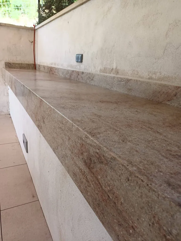 Plan de travail sur-mesure en Granit Storia Gold à Lamanon